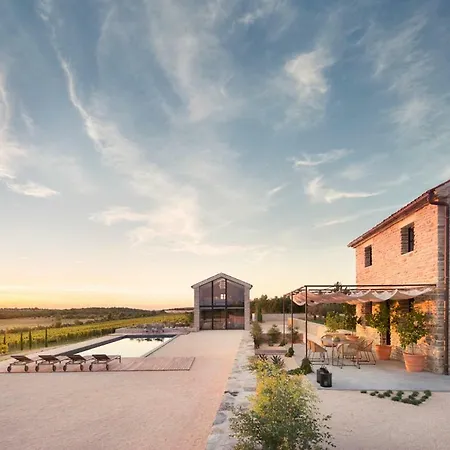 Villa Pula Sleeps 6 Pool Air Con Wifi Bicine