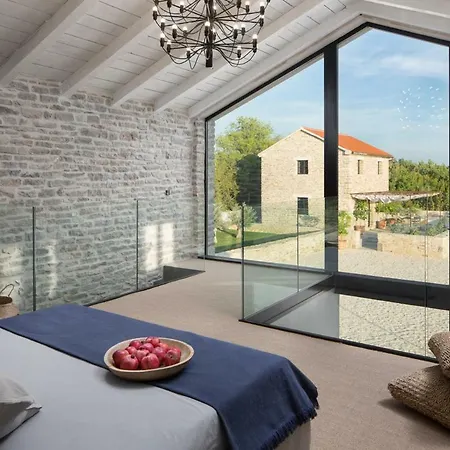 Villa Pula Sleeps 6 Pool Air Con Wifi Bicine