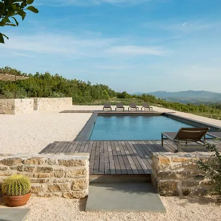 Pula Sleeps 6 Pool Air Con Wifi Bicine